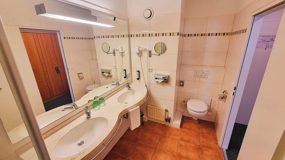 Suite | Bathroom | Shower, hair dryer, slippers, towels
