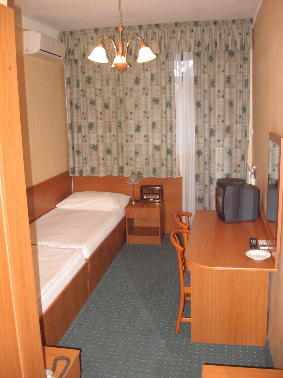 Blackout drapes, WiFi (free), bed sheets