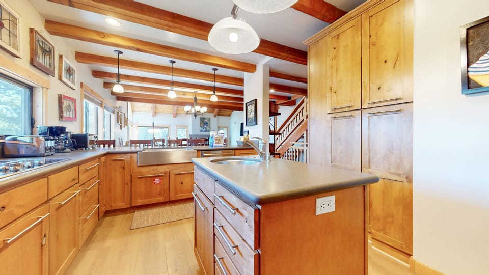 Condo, 5 Bedrooms | Private kitchen | Fridge, microwave, oven, dishwasher