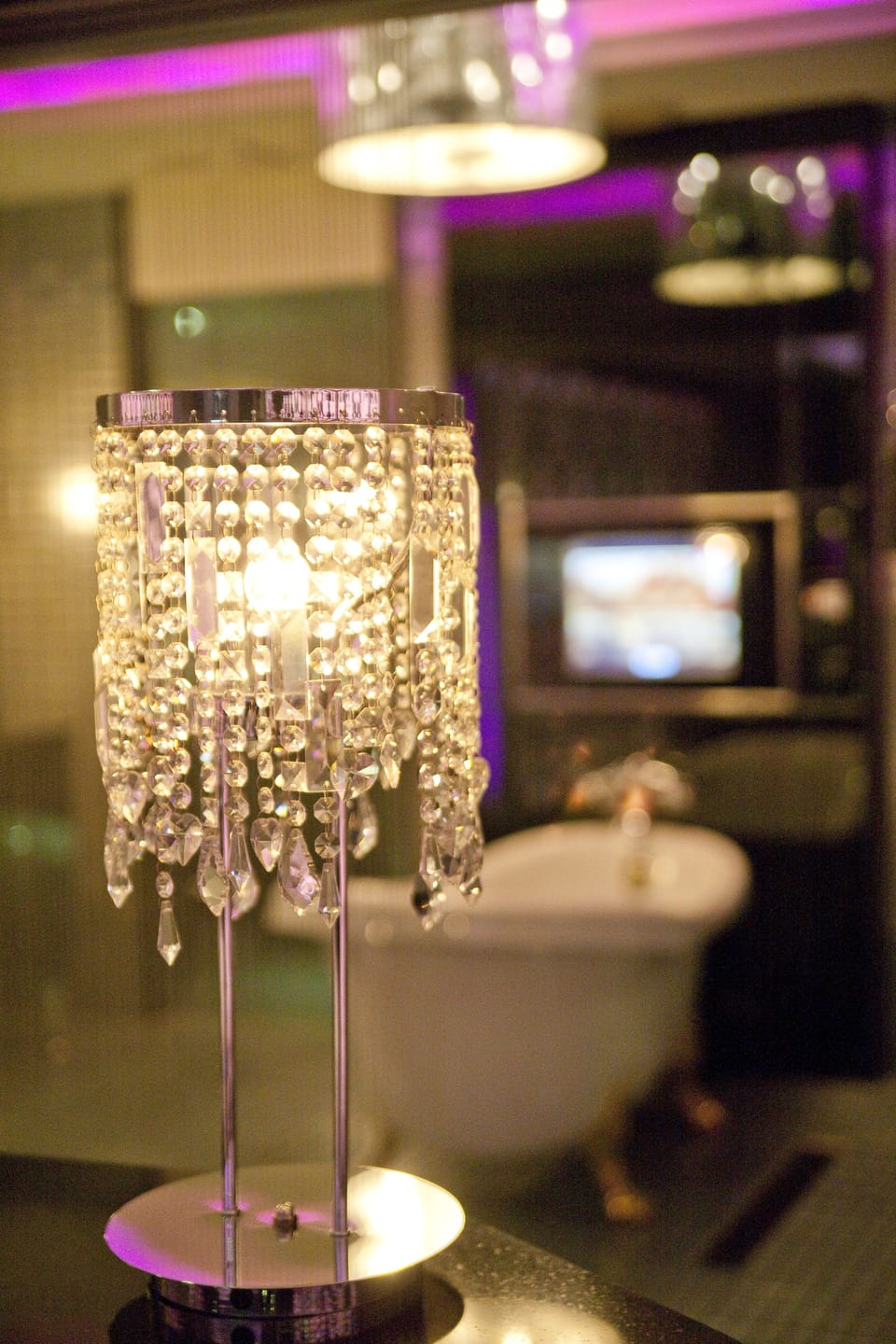 Deep soaking bathtub