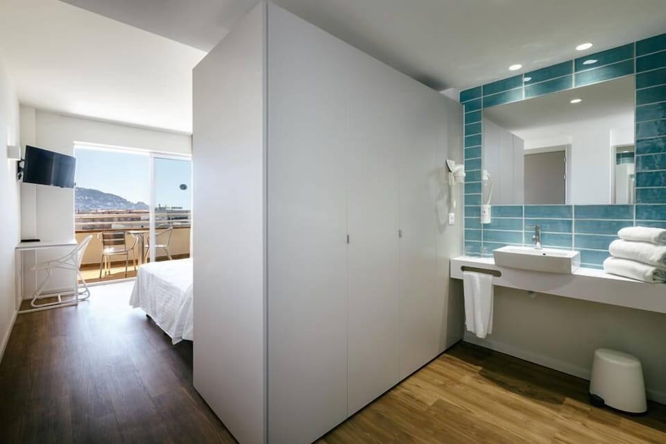 Superior Double Room | Minibar, desk, free WiFi, bed sheets