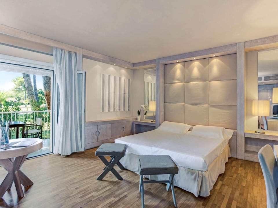 Minibar, in-room safe, desk, blackout drapes