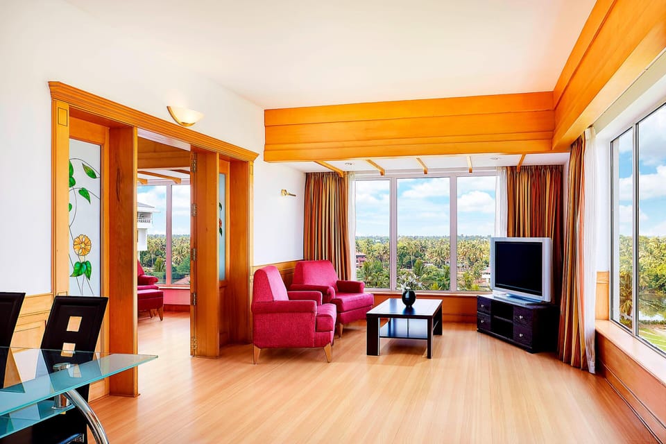 Executive Suite, 1 Bedroom (View) | Premium bedding, minibar, in-room safe, individually furnished