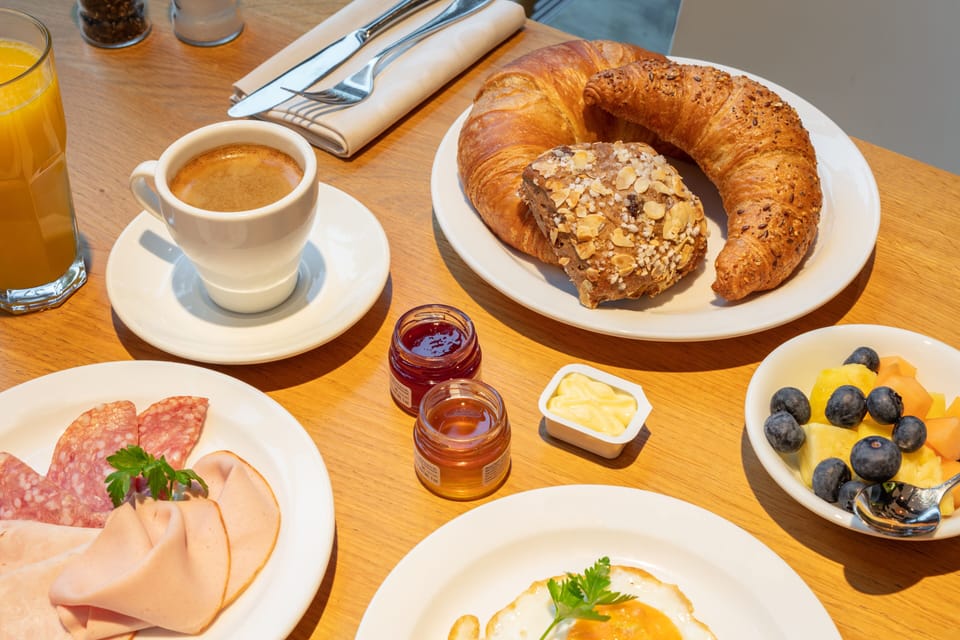 Daily buffet breakfast for a fee