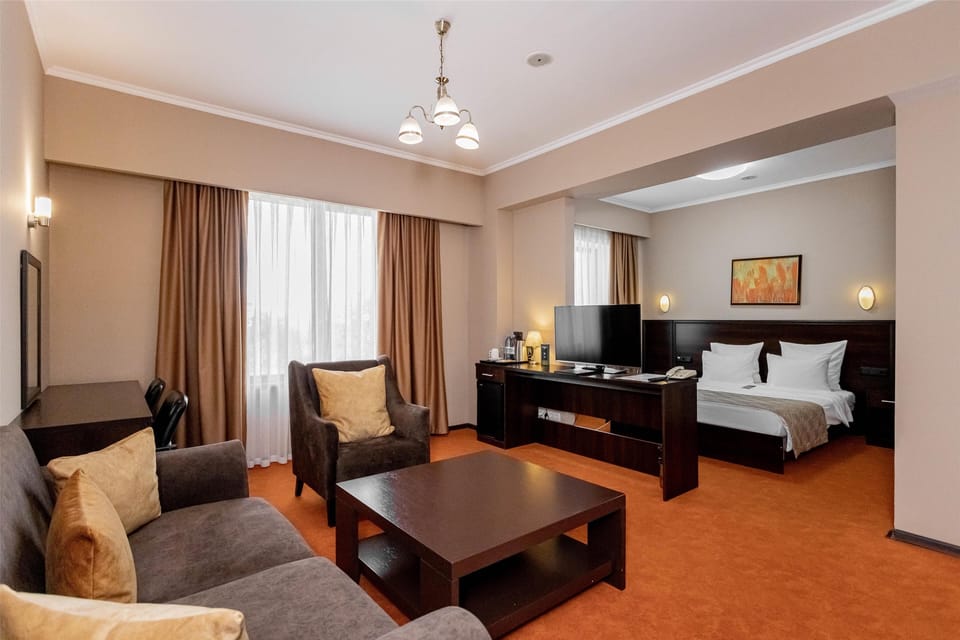 Superior Suite, 1 King Bed, Non Smoking | Minibar, in-room safe, desk, free cribs/infant beds