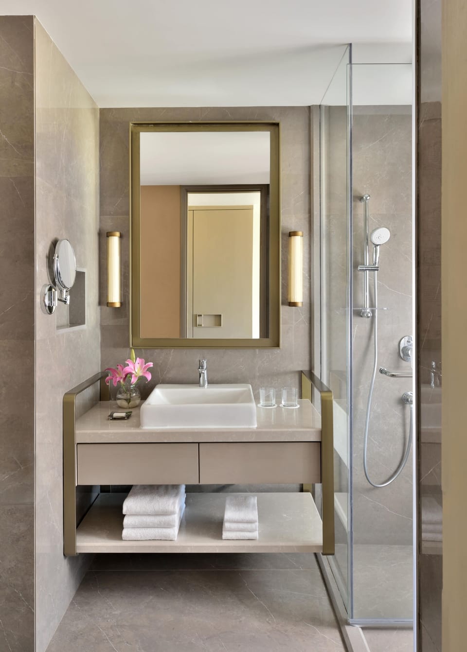Shower, rainfall showerhead, free toiletries, hair dryer