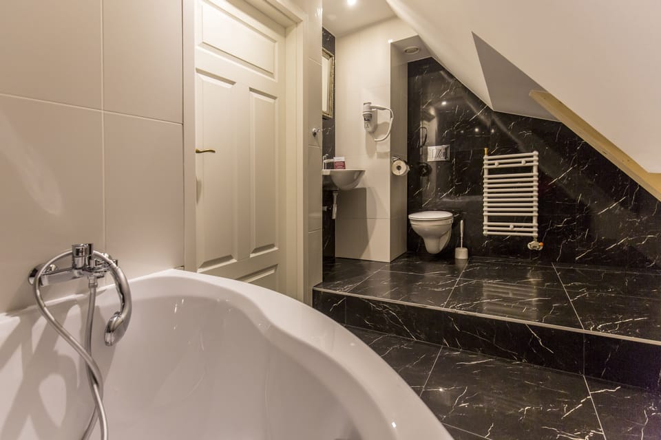 Apartment | Bathroom | Hair dryer, towels
