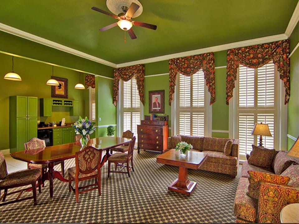 Suite (Teddy Roosevelt) | Desk, iron/ironing board, free WiFi, bed sheets