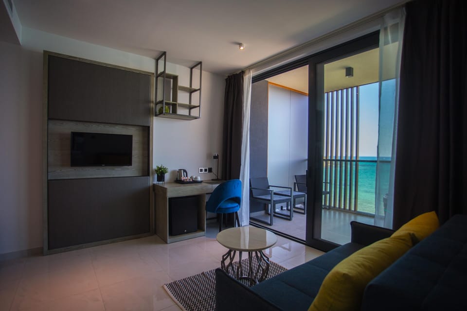Presidential Suite, Hot Tub, Sea View | Living area | 115-cm LCD TV with satellite channels, TV
