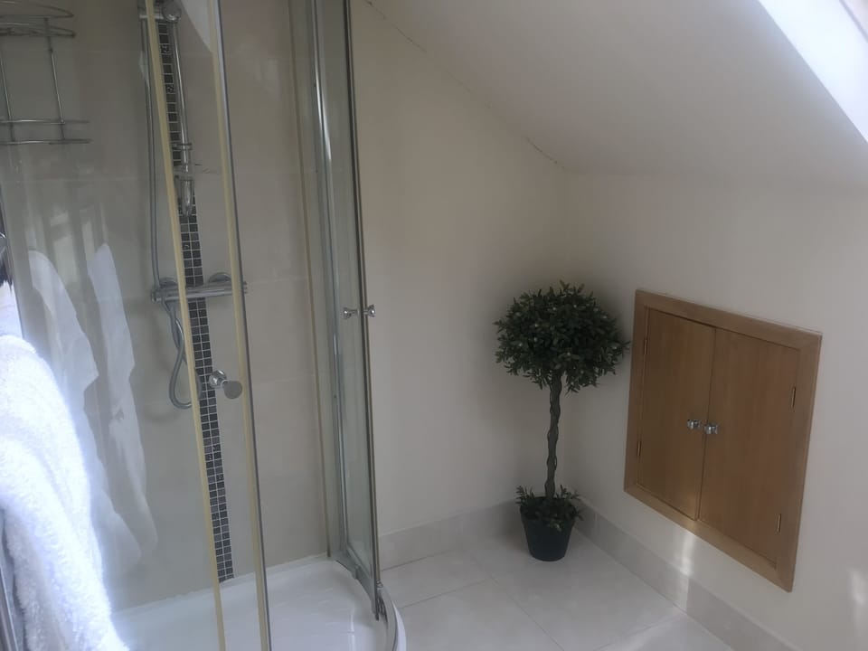 Dungannon 2 Bed Bungalow - Sleeps 5 - Pet Friendly House in Northern Ireland