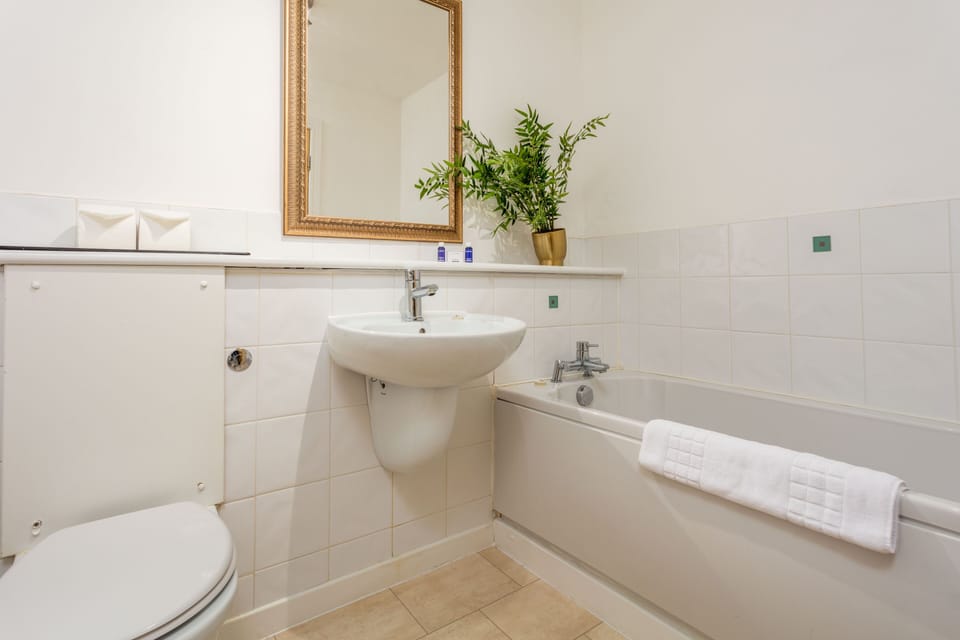 Walker Suite No53 - Donnini Apartments Apartment in Kilmarnock