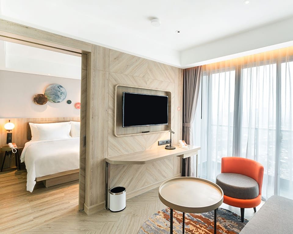 Suite, 1 Bedroom | Living room | 32-inch LED TV with cable channels, TV