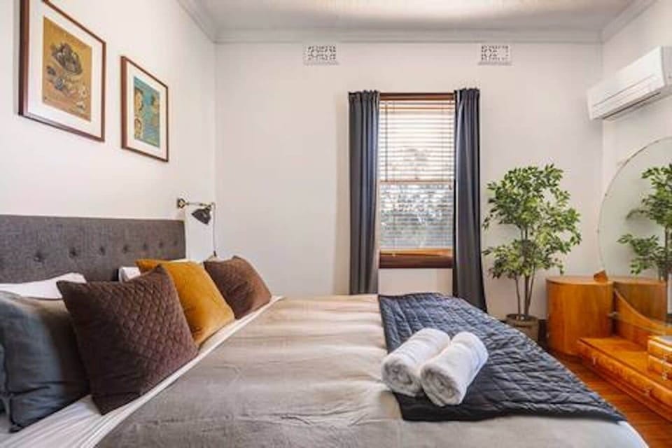 Premium bedding, down comforters, pillowtop beds, WiFi (free)
