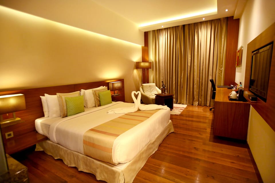 Superior King Room | Premium bedding, minibar, in-room safe, desk