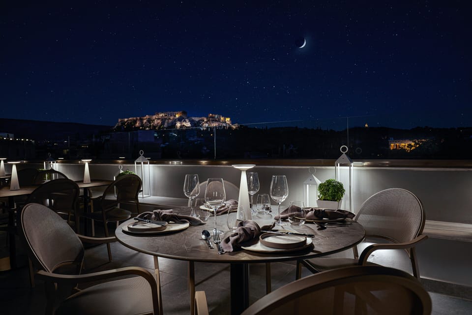 Lunch and dinner served, international cuisine