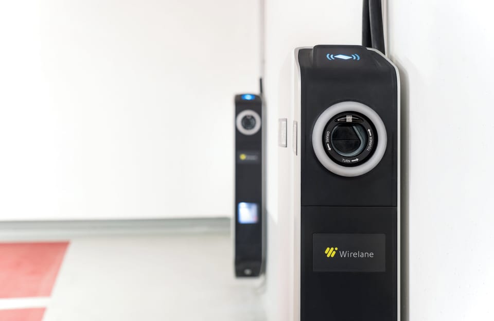 Electric vehicle charging station