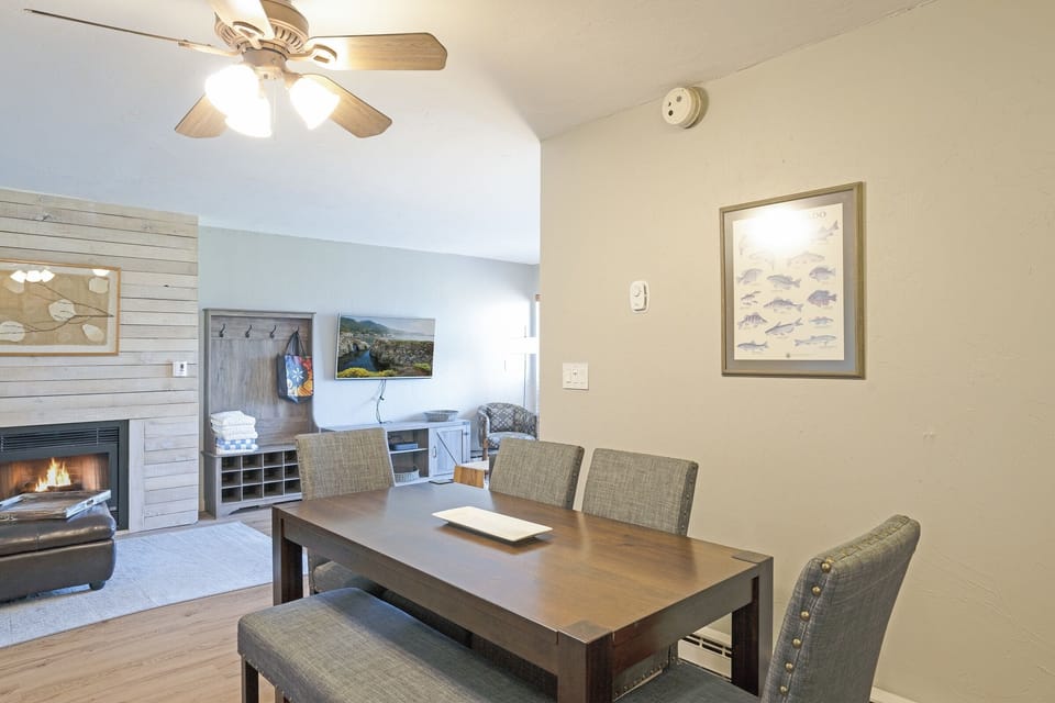 Condo, 2 Bedrooms | Private kitchen | Fridge, microwave, oven, stovetop
