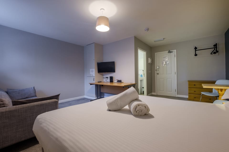 Superior Double Room | Laptop workspace, free WiFi, bed sheets