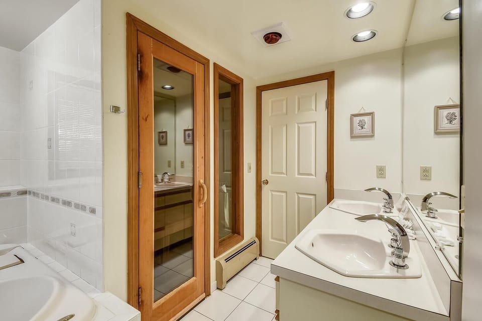 Colony Club C12 House in Mendon