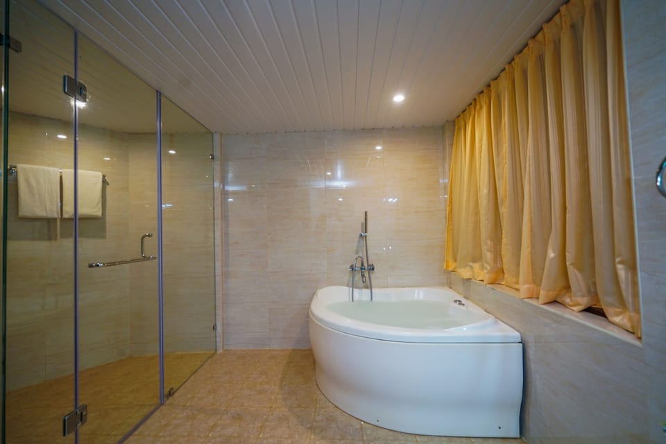Exclusive Studio Suite, 1 King Bed, Garden View | Bathroom | Jetted tub, rainfall showerhead, free toiletries, bathrobes