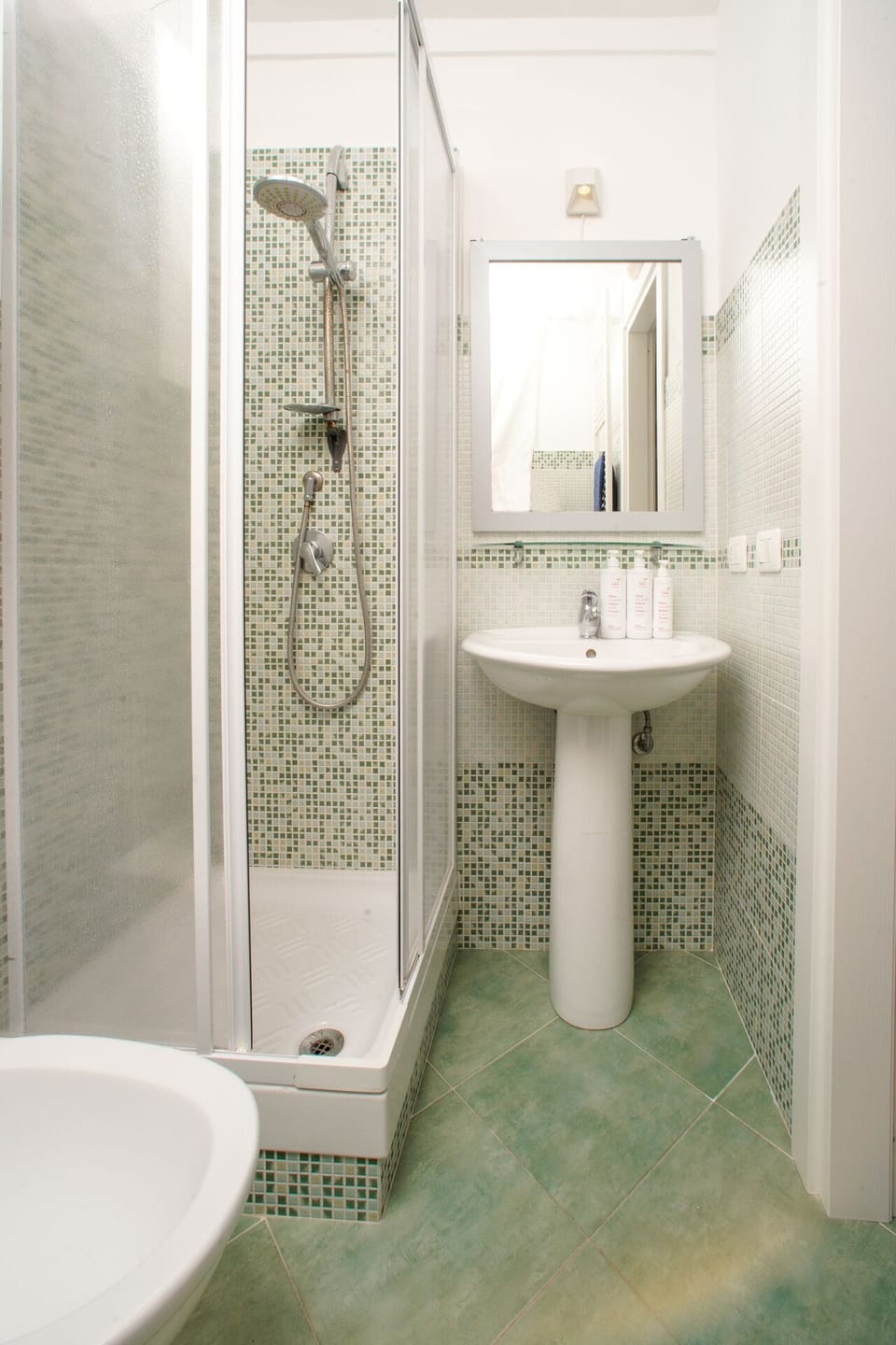 Apartment, 2 Bedrooms | Bathroom | Shower, rainfall showerhead, hair dryer, bidet