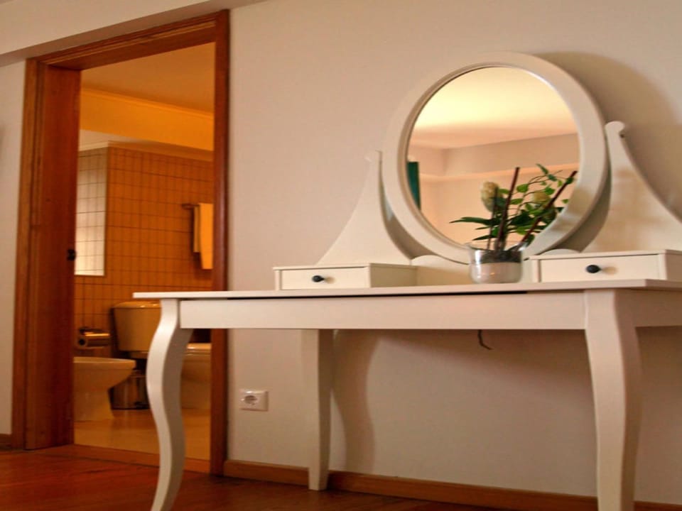 Rollaway beds, free WiFi, bed sheets