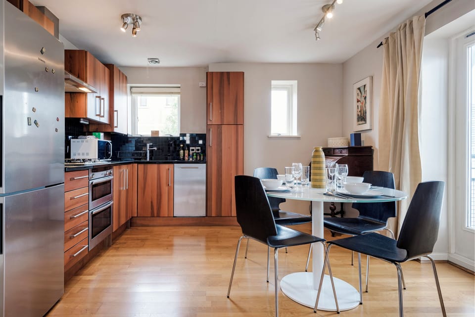 Apartment (1 Bedroom) | Private kitchen | Fridge, microwave, oven, coffee/tea maker