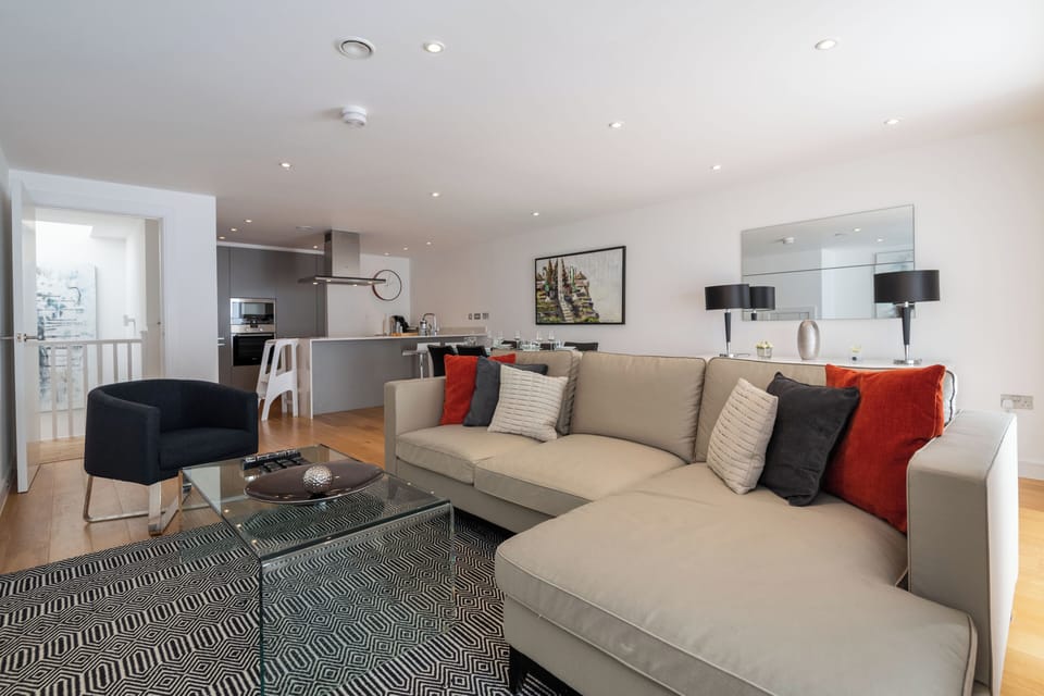 House (3 Bedrooms) | Living room | TV