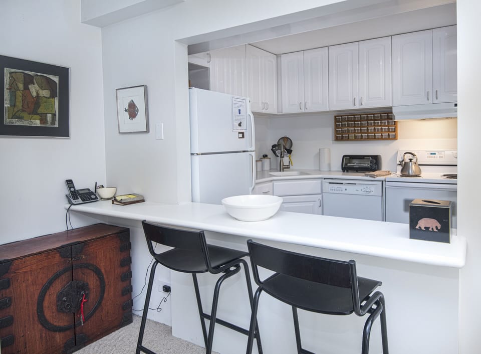 Condo, 2 Bedrooms | Private kitchen | Microwave