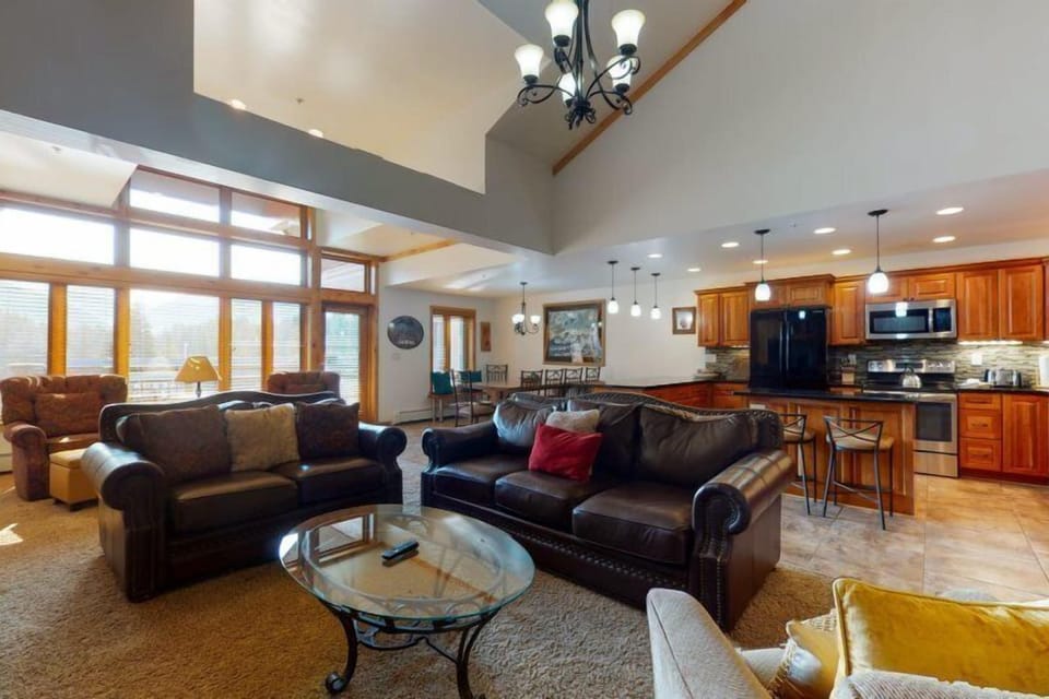 Condo (Vail_Lion_Square_310E) | Living room