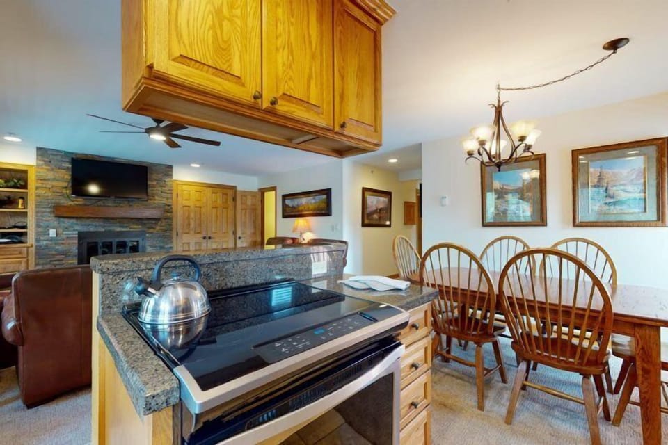 Condo (Vail_Lion_Square_652S) | Private kitchen