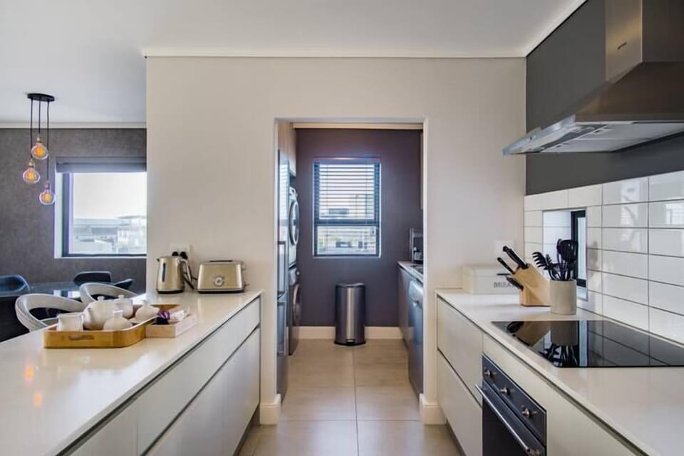Luxury Apartment | Private kitchen | Full-size fridge, microwave, oven, stovetop