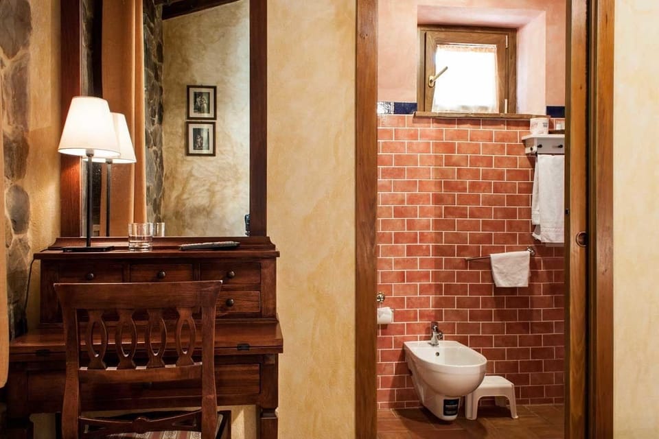 Shower, free toiletries, hair dryer, bidet