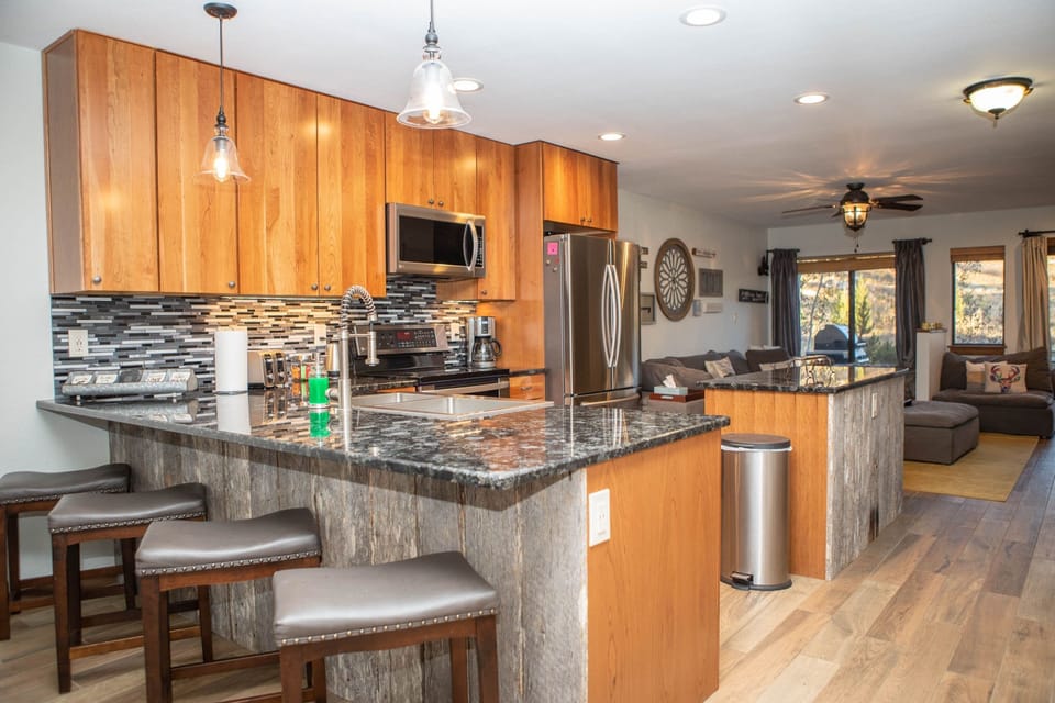 Condo, 2 Bedrooms | Private kitchen | Fridge, microwave, oven, coffee/tea maker