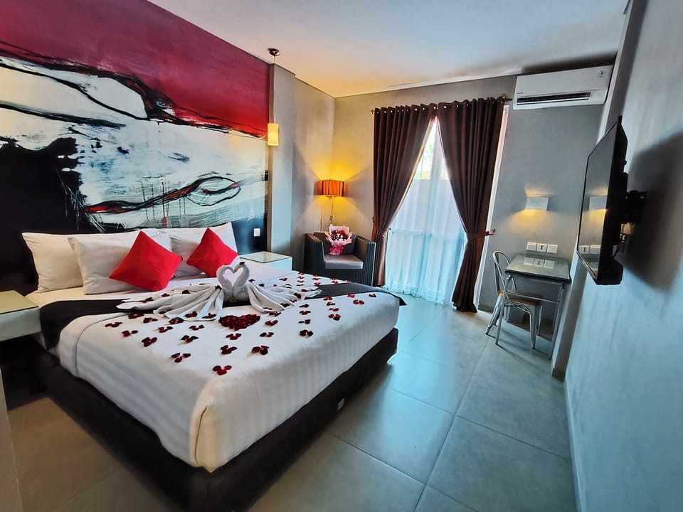 Deluxe Double Room | Desk, rollaway beds, free WiFi, bed sheets