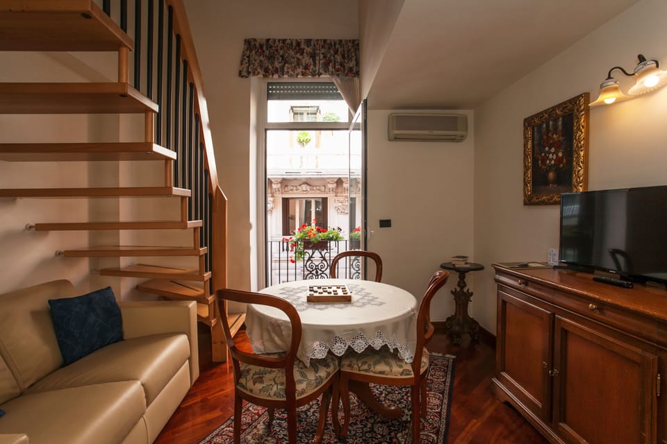 Studio, Kitchenette, City View | Minibar, in-room safe, desk, WiFi (free)