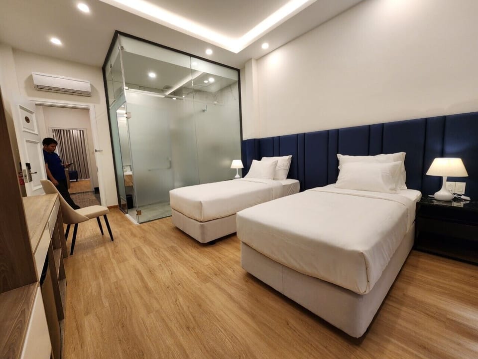Standard Double Room Single Use, 2 Twin Beds | Minibar, desk, laptop workspace, free WiFi