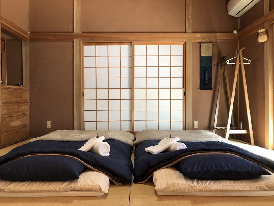 Classic Room, Non Smoking | WiFi (free), individually decorated, bed sheets