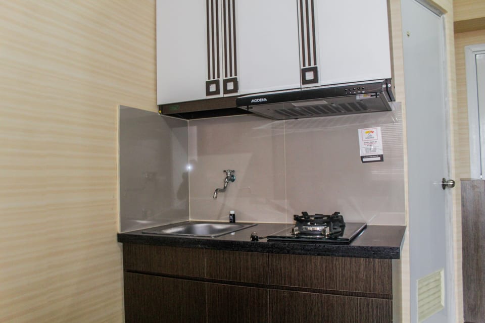 Room | Private kitchen | Fridge, stovetop, cookware/dishes/utensils