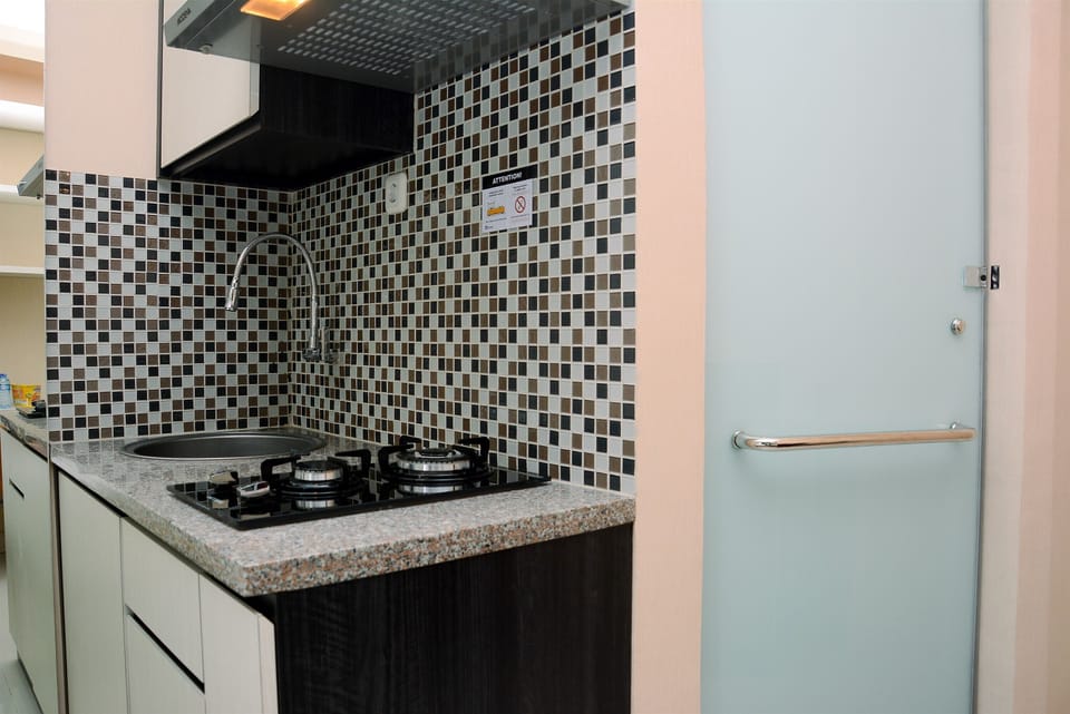 Room | Private kitchen | Fridge, stovetop, cookware/dishes/utensils