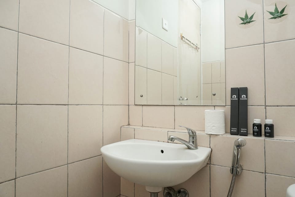 Room | Bathroom | Shower, towels