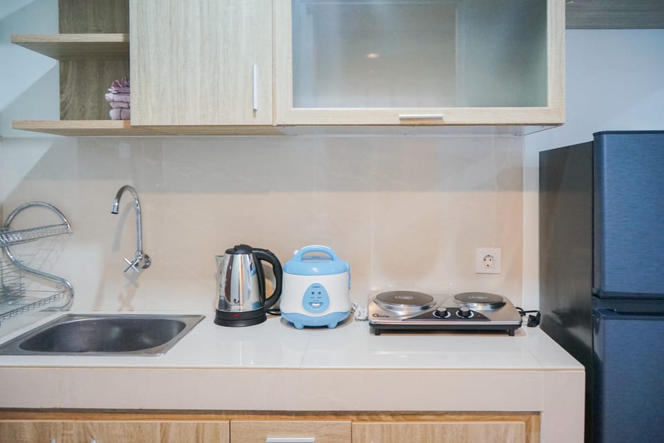 Room | Private kitchen | Fridge, stovetop, cookware/dishes/utensils