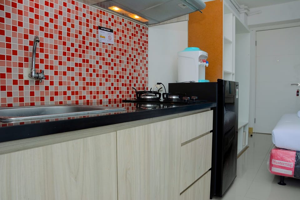 Room | Private kitchen | Fridge, stovetop, cookware/dishes/utensils