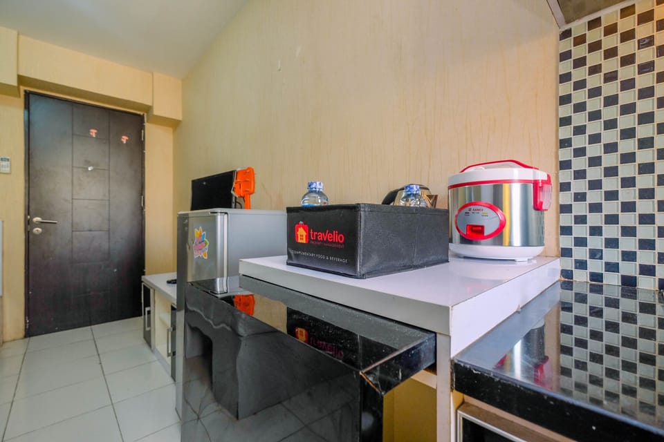 Room | Private kitchen | Fridge, stovetop, cookware/dishes/utensils