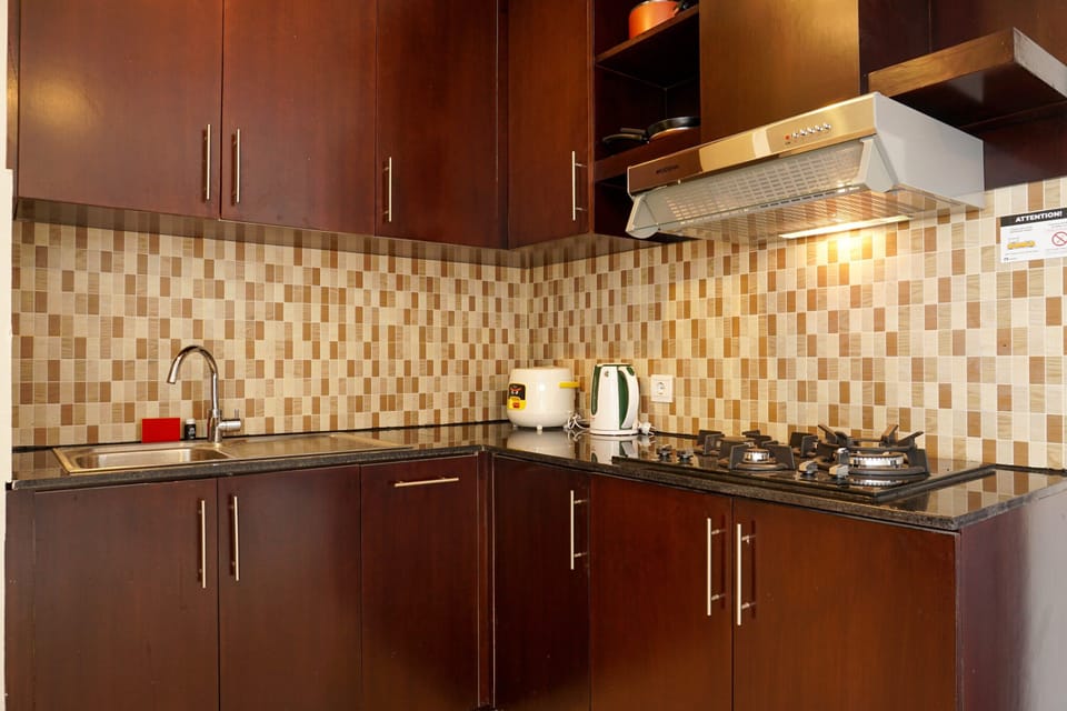 Room | Private kitchen | Fridge, stovetop, cookware/dishes/utensils