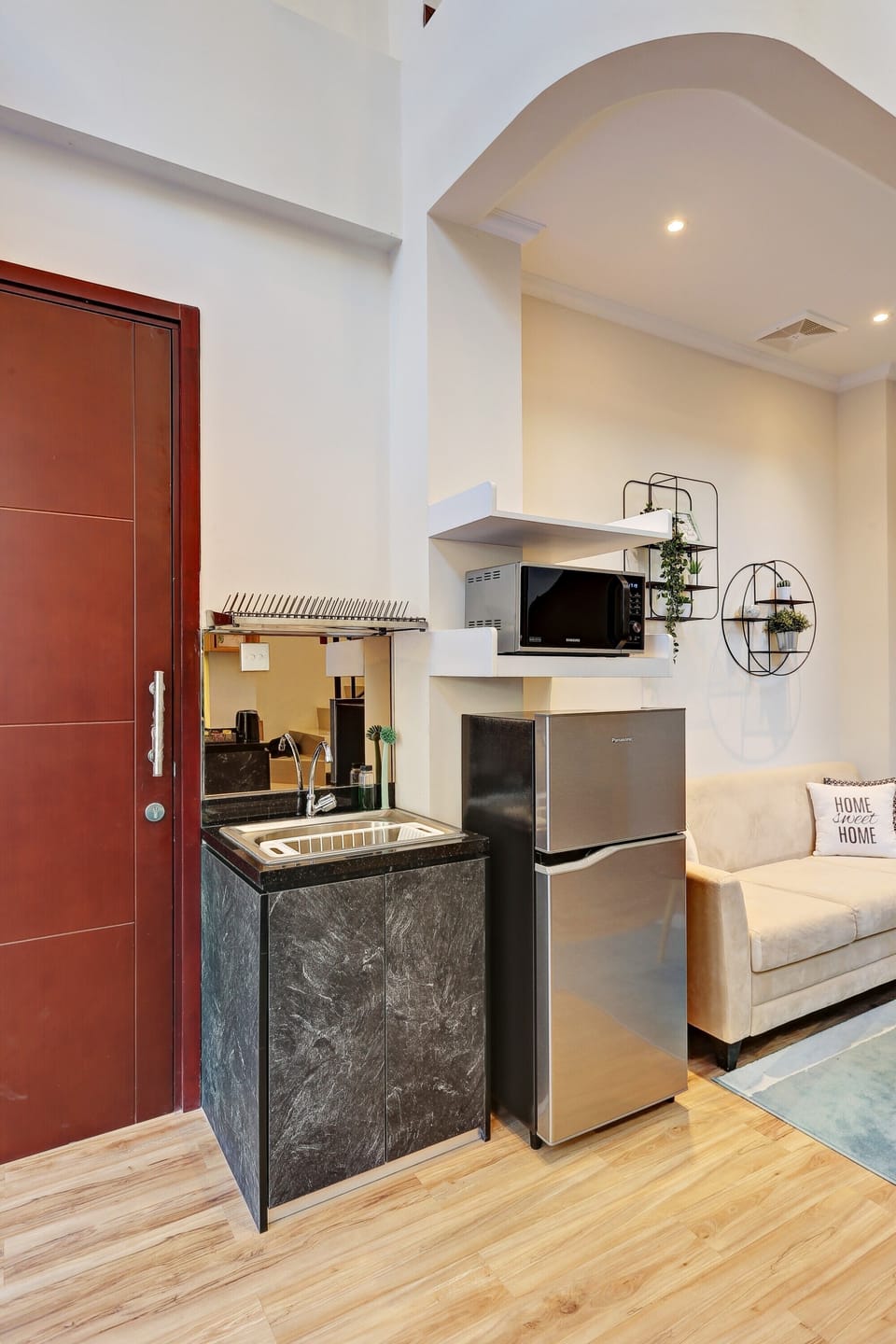 Room | Private kitchen | Fridge, stovetop, cookware/dishes/utensils