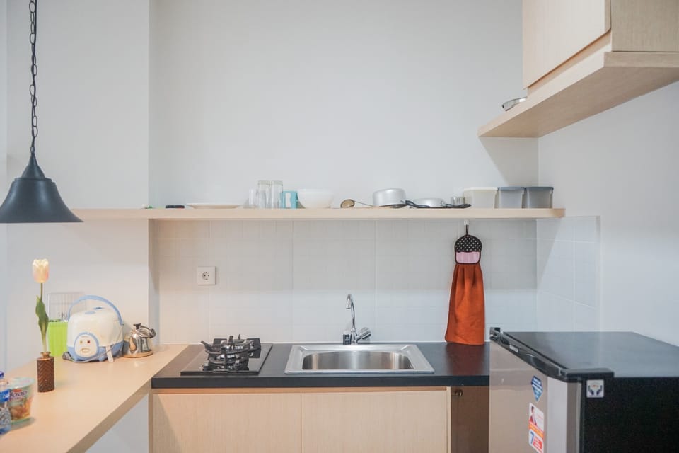 Room | Private kitchen | Fridge, stovetop, cookware/dishes/utensils