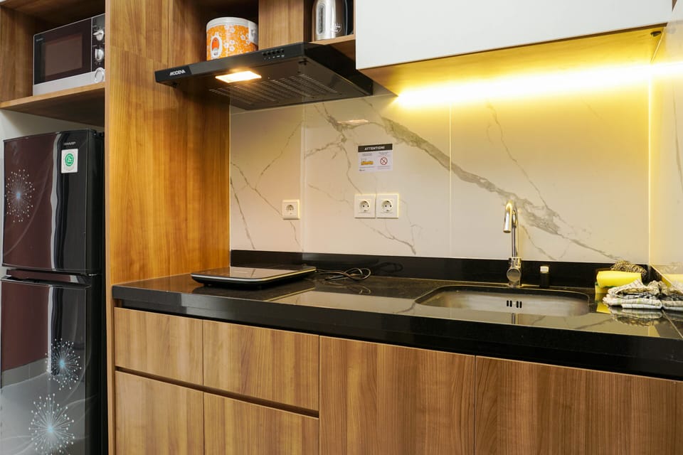 Room | Private kitchenette | Fridge, stovetop, cookware/dishes/utensils