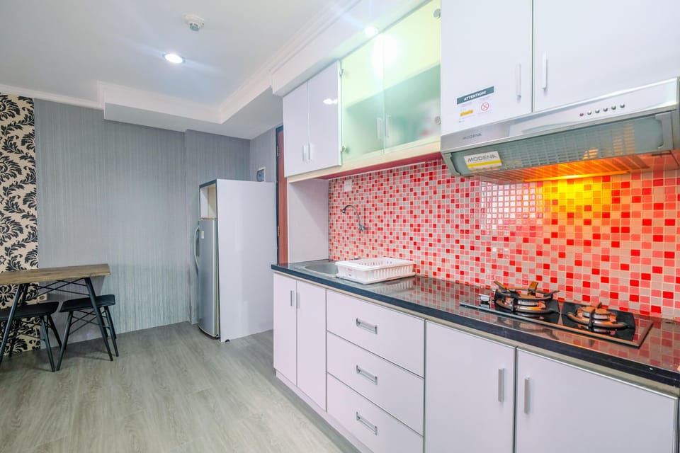 Room | Private kitchen | Fridge, stovetop, cookware/dishes/utensils