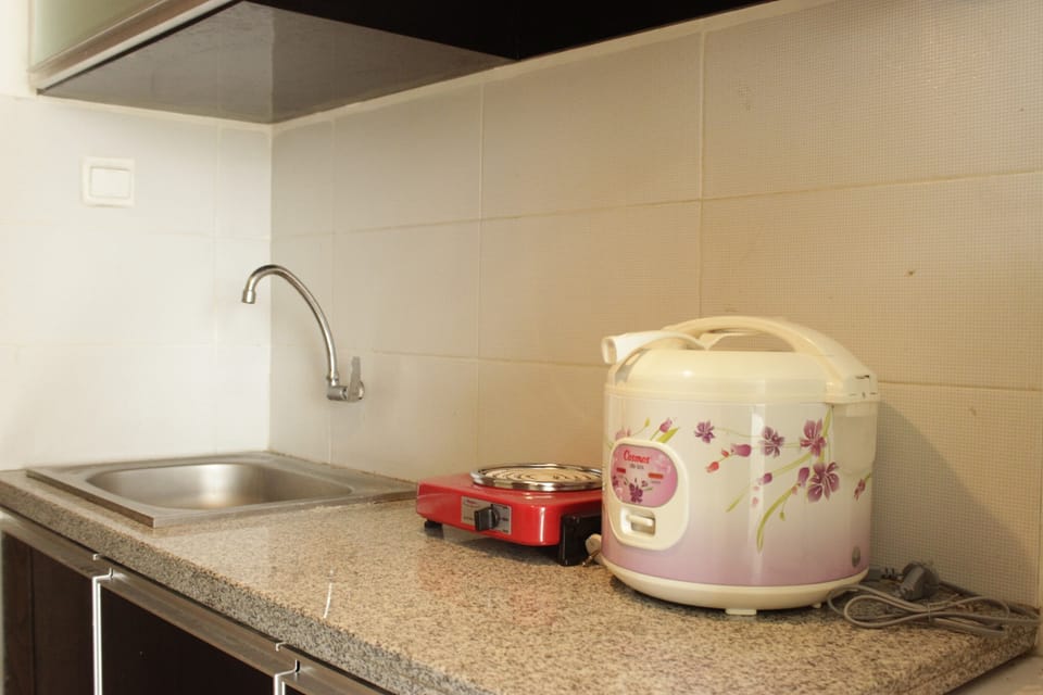 Room | Private kitchen | Fridge, stovetop, cookware/dishes/utensils